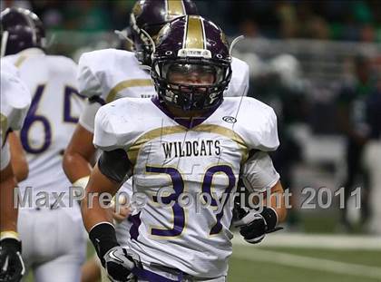 Thumbnail 3 in Marquette vs. Eureka (Great American Football Classic) photogallery.