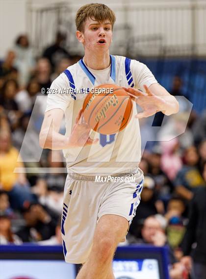 Thumbnail 2 in Lincoln Southeast @ Creighton Prep (NSAA District A-5 Final) photogallery.