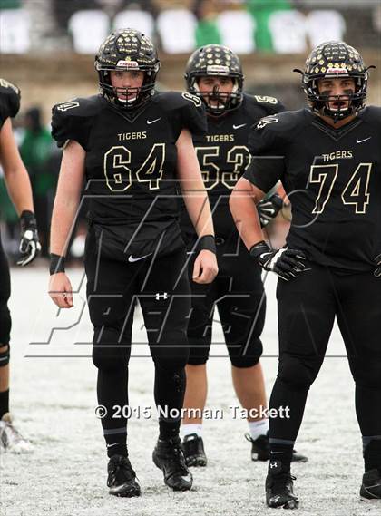 Thumbnail 2 in Derby vs. Blue Valley (KSHSAA 6A Final) photogallery.