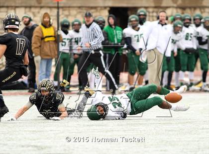 Thumbnail 3 in Derby vs. Blue Valley (KSHSAA 6A Final) photogallery.