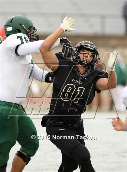 Thumbnail 3 in Derby vs. Blue Valley (KSHSAA 6A Final) photogallery.
