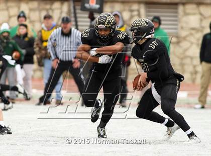 Thumbnail 3 in Derby vs. Blue Valley (KSHSAA 6A Final) photogallery.