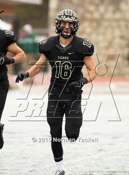 Thumbnail 3 in Derby vs. Blue Valley (KSHSAA 6A Final) photogallery.