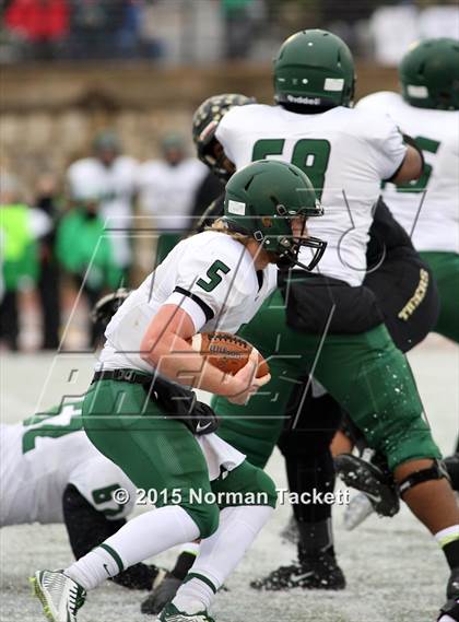 Thumbnail 3 in Derby vs. Blue Valley (KSHSAA 6A Final) photogallery.