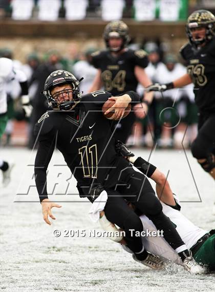 Thumbnail 2 in Derby vs. Blue Valley (KSHSAA 6A Final) photogallery.