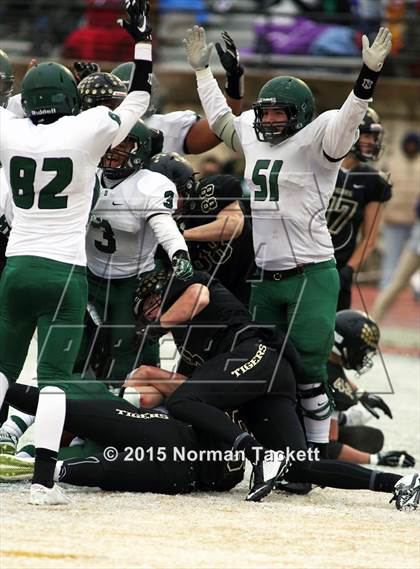 Thumbnail 1 in Derby vs. Blue Valley (KSHSAA 6A Final) photogallery.