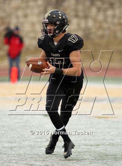 Thumbnail 1 in Derby vs. Blue Valley (KSHSAA 6A Final) photogallery.
