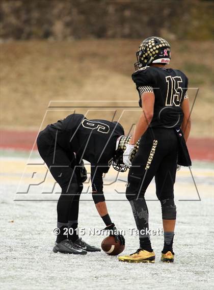 Thumbnail 3 in Derby vs. Blue Valley (KSHSAA 6A Final) photogallery.