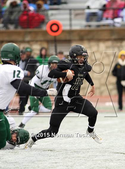 Thumbnail 3 in Derby vs. Blue Valley (KSHSAA 6A Final) photogallery.