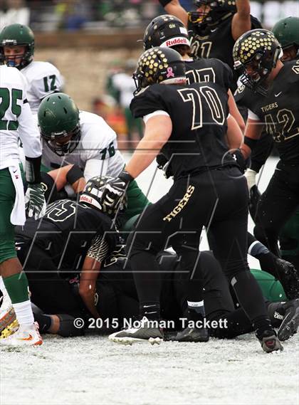 Thumbnail 2 in Derby vs. Blue Valley (KSHSAA 6A Final) photogallery.