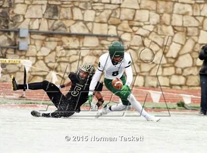 Thumbnail 3 in Derby vs. Blue Valley (KSHSAA 6A Final) photogallery.