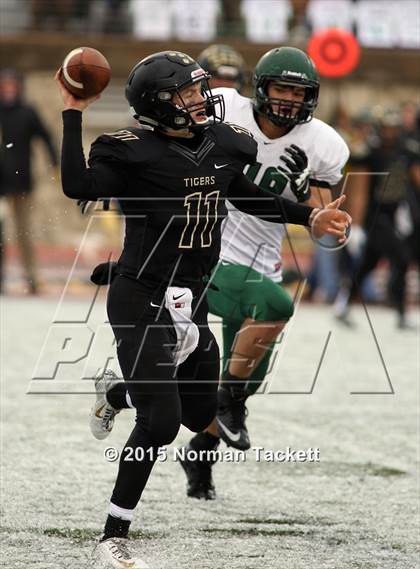 Thumbnail 2 in Derby vs. Blue Valley (KSHSAA 6A Final) photogallery.