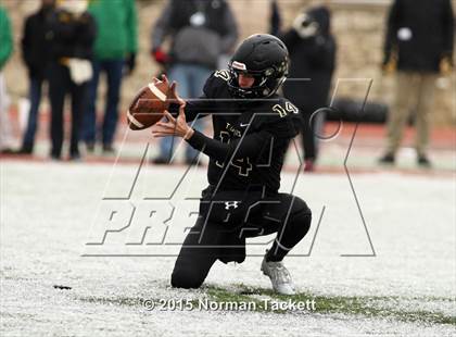 Thumbnail 2 in Derby vs. Blue Valley (KSHSAA 6A Final) photogallery.