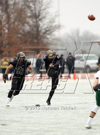 Thumbnail 1 in Derby vs. Blue Valley (KSHSAA 6A Final) photogallery.