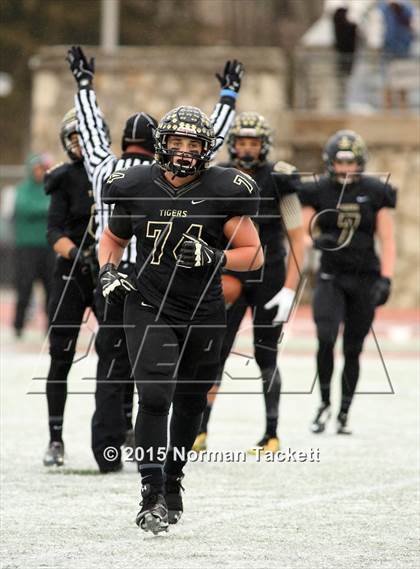 Thumbnail 2 in Derby vs. Blue Valley (KSHSAA 6A Final) photogallery.