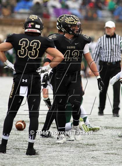 Thumbnail 2 in Derby vs. Blue Valley (KSHSAA 6A Final) photogallery.