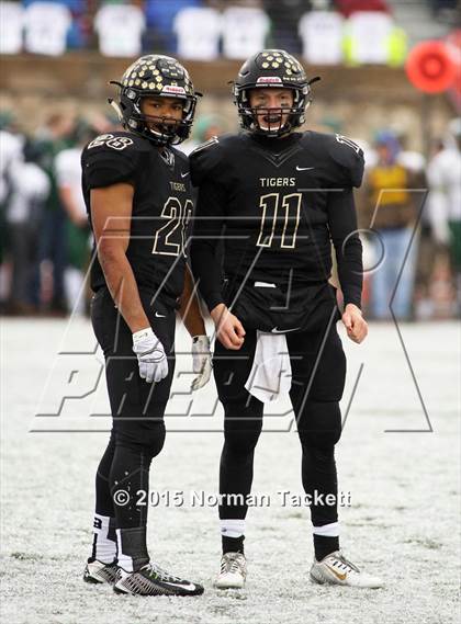 Thumbnail 3 in Derby vs. Blue Valley (KSHSAA 6A Final) photogallery.