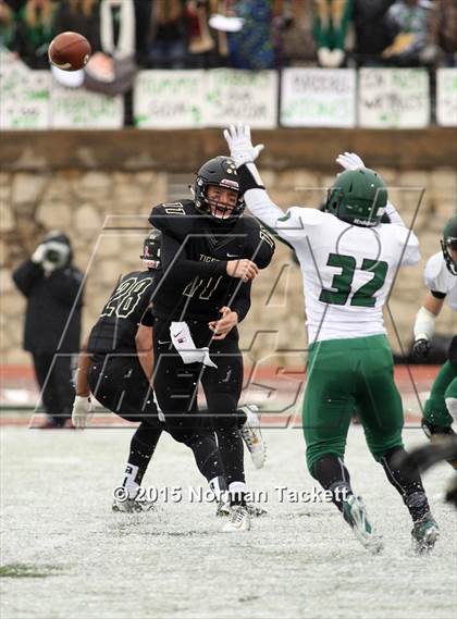 Thumbnail 3 in Derby vs. Blue Valley (KSHSAA 6A Final) photogallery.