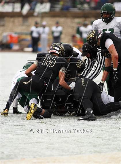 Thumbnail 1 in Derby vs. Blue Valley (KSHSAA 6A Final) photogallery.