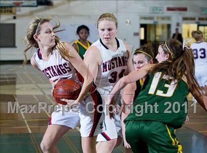 Thumbnail 2 in Yorba Linda vs Royal (Santa Barbara Tournament of Champions) photogallery.