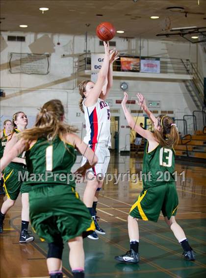 Thumbnail 2 in Yorba Linda vs Royal (Santa Barbara Tournament of Champions) photogallery.