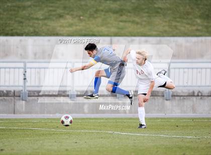 Thumbnail 3 in Denver East vs. Broomfield (CHSAA 5A Final) photogallery.