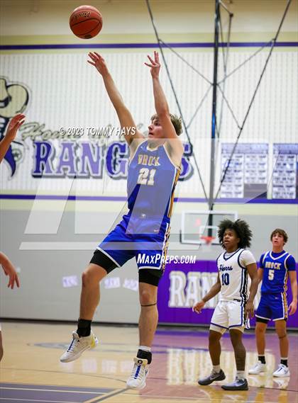 Thumbnail 3 in Hamshire-Fannett vs. Brock (Championship Tournament Ft. Worth) photogallery.