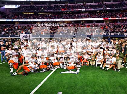 Thumbnail 3 in Gilmer vs. Bellville (UIL 4A D2 Football Final) photogallery.