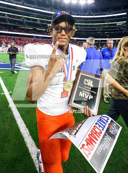Thumbnail 2 in Gilmer vs. Bellville (UIL 4A D2 Football Final) photogallery.
