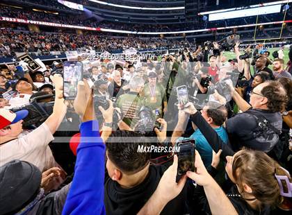 Thumbnail 1 in Gilmer vs. Bellville (UIL 4A D2 Football Final) photogallery.