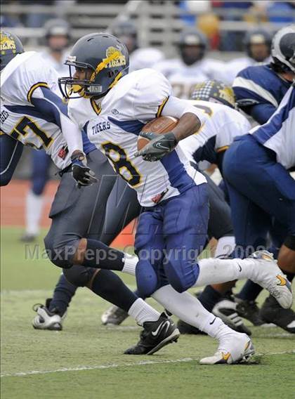 Thumbnail 2 in Inderkum vs. Casa Roble (CIF SJS D3 Final) photogallery.