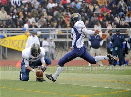 Thumbnail 3 in Inderkum vs. Casa Roble (CIF SJS D3 Final) photogallery.