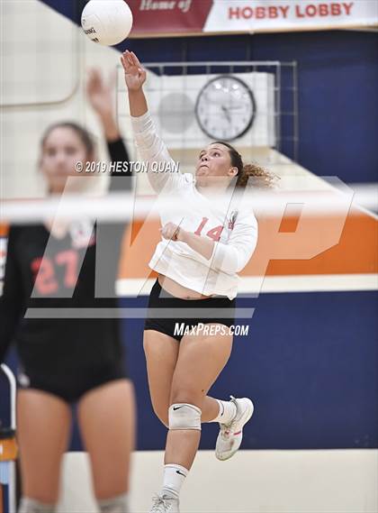 Thumbnail 1 in Tustin @ Cypress photogallery.