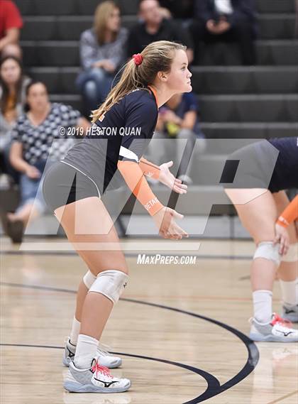Thumbnail 1 in Tustin @ Cypress photogallery.