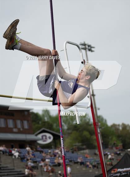 Thumbnail 1 in Gilmer Meet photogallery.