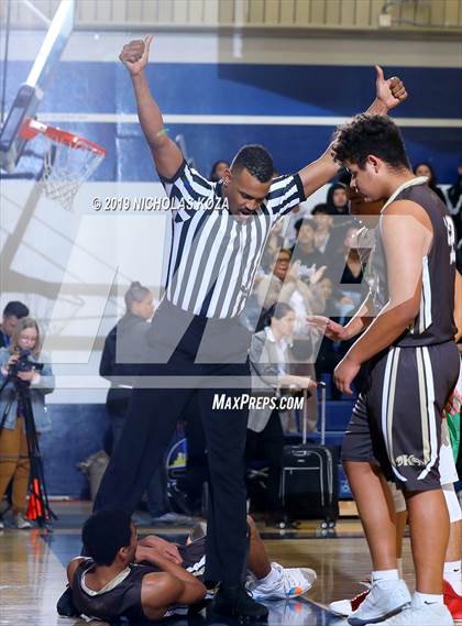 Thumbnail 2 in Eagle Rock vs. Kennedy (CIF LASC D2 Finals) photogallery.