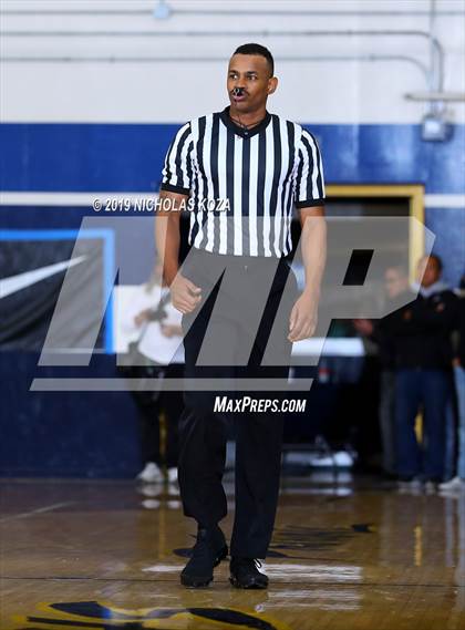 Thumbnail 3 in Eagle Rock vs. Kennedy (CIF LASC D2 Finals) photogallery.