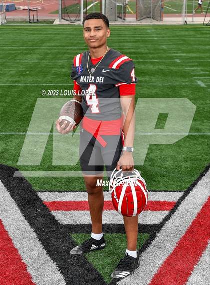 Thumbnail 3 in Mater Dei (Preseason Top 25 Photo Shoot) photogallery.