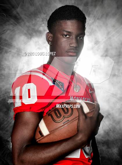 Thumbnail 1 in Mater Dei (Preseason Top 25 Photo Shoot) photogallery.