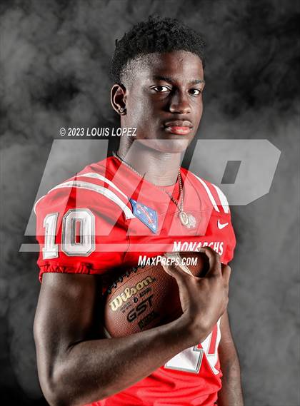 Thumbnail 3 in Mater Dei (Preseason Top 25 Photo Shoot) photogallery.