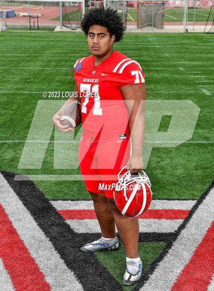 Thumbnail 1 in Mater Dei (Preseason Top 25 Photo Shoot) photogallery.