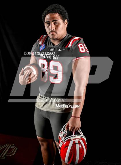 Thumbnail 3 in Mater Dei (Preseason Top 25 Photo Shoot) photogallery.