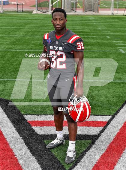 Thumbnail 3 in Mater Dei (Preseason Top 25 Photo Shoot) photogallery.