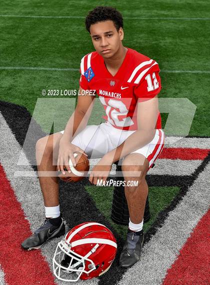 Thumbnail 1 in Mater Dei (Preseason Top 25 Photo Shoot) photogallery.