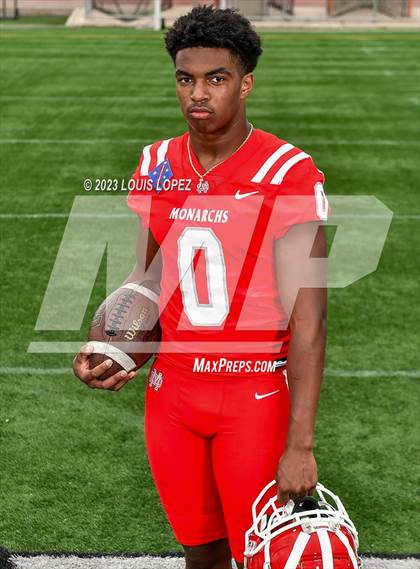 Thumbnail 3 in Mater Dei (Preseason Top 25 Photo Shoot) photogallery.