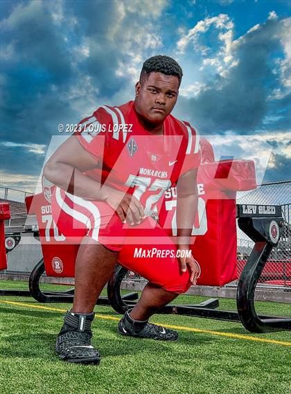 Thumbnail 2 in Mater Dei (Preseason Top 25 Photo Shoot) photogallery.