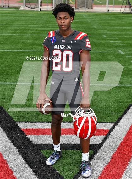 Thumbnail 1 in Mater Dei (Preseason Top 25 Photo Shoot) photogallery.