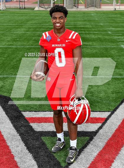 Thumbnail 1 in Mater Dei (Preseason Top 25 Photo Shoot) photogallery.