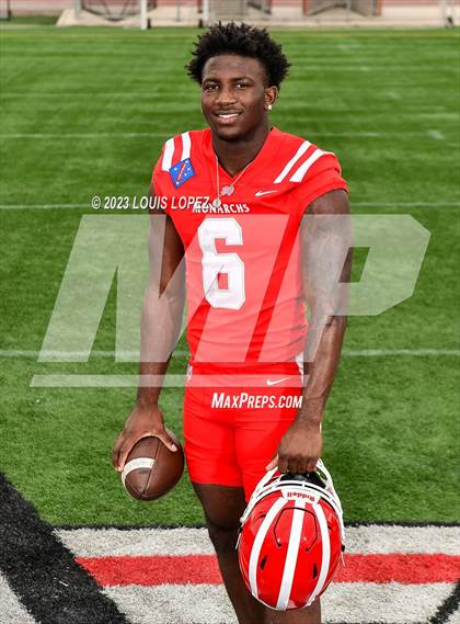 Thumbnail 1 in Mater Dei (Preseason Top 25 Photo Shoot) photogallery.