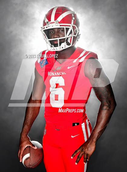 Thumbnail 3 in Mater Dei (Preseason Top 25 Photo Shoot) photogallery.